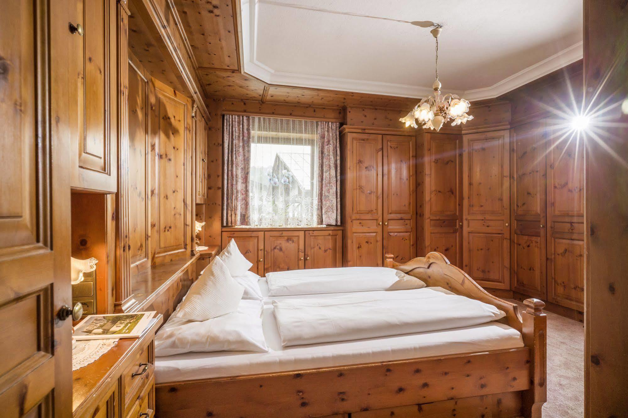 Hotel Restaurant Gradlwirt Niederndorf  Экстерьер фото