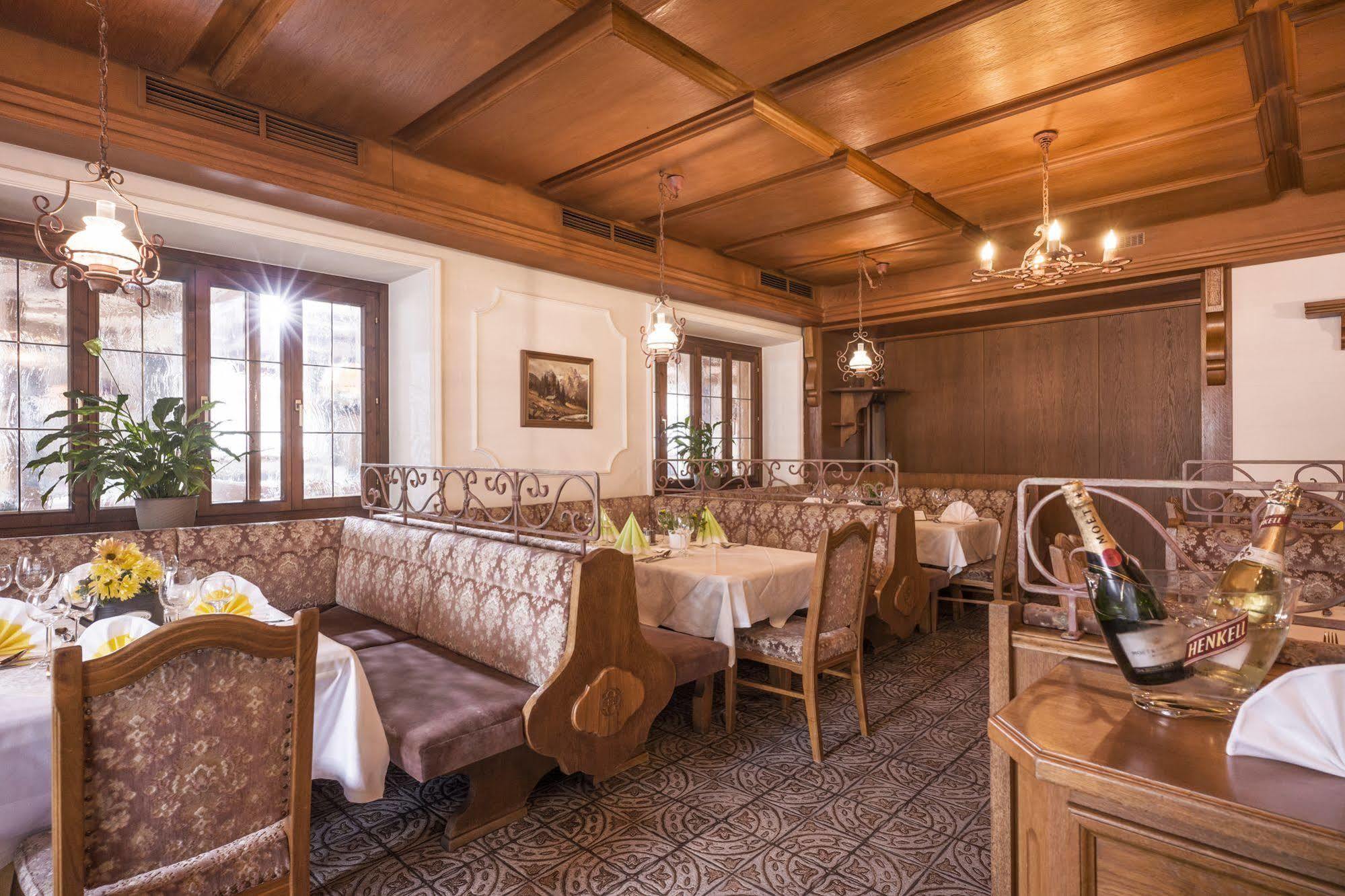Hotel Restaurant Gradlwirt Niederndorf  Экстерьер фото
